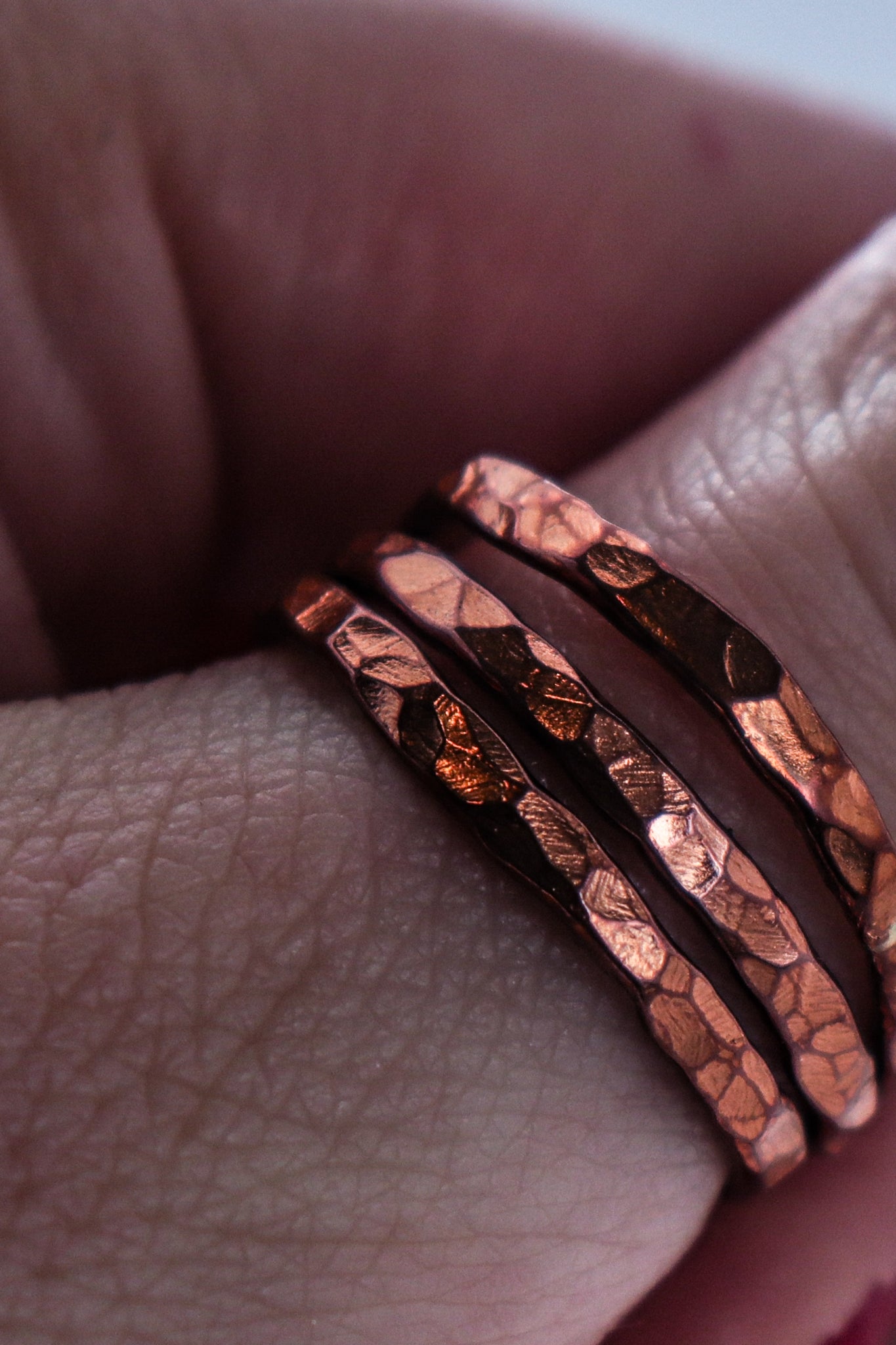 VENUS 0.8mm - Hammered Copper Stacking Ring